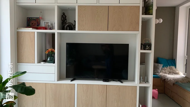 Room divider made of MDF with TV niche and oak doors, by Nienke