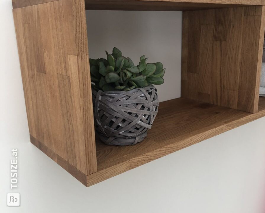 Badezimmerschrank aus warmer Eiche für zusätzlichen Stauraum, von Eelke