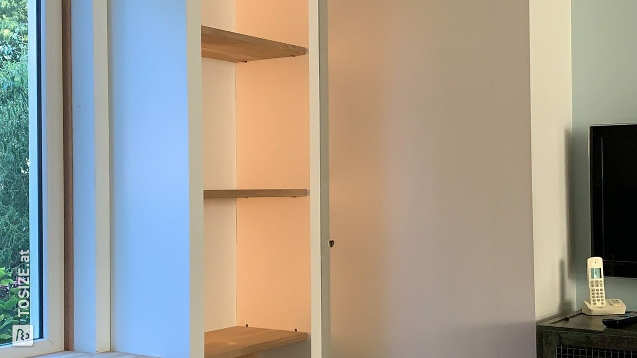 Heizkörpergehäuse und Bücherregal aus Eichenholz, von Petra