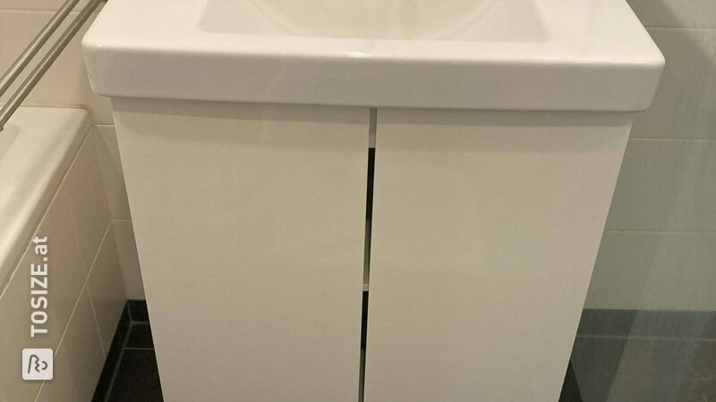 Waschtischmöbel aus feuchtigkeitsbeständigem MDF, von Joris