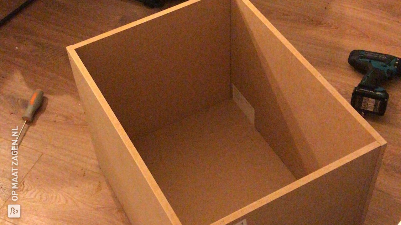 DIY: Een fijn speelhoekje met heel veel opbergruimte! Door Linsey
