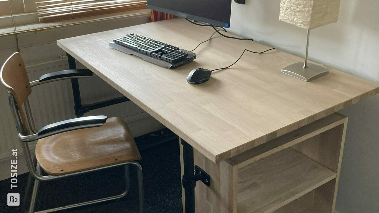 industrieller Schreibtisch mit einzigartigem Modell, von Hans