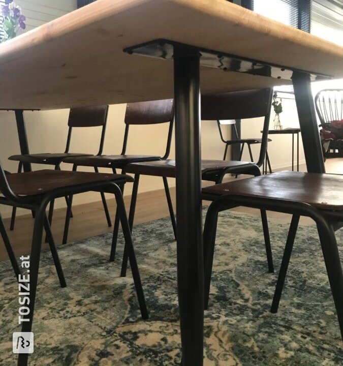 Hausgemachter Esstisch aus Kiefernholz, von Brian