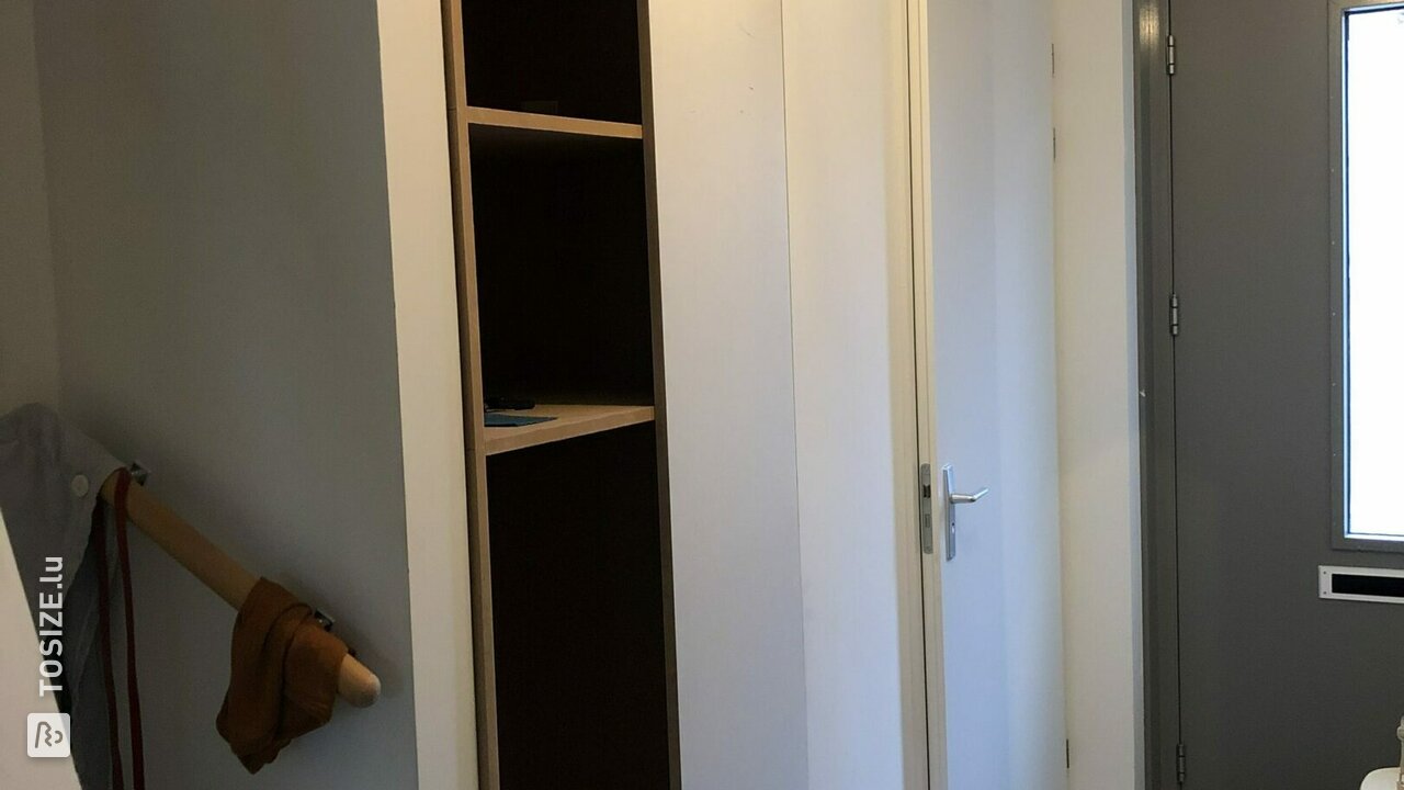 Corridor cupboard for meter cupboard in MDF on wheels, by Gilles