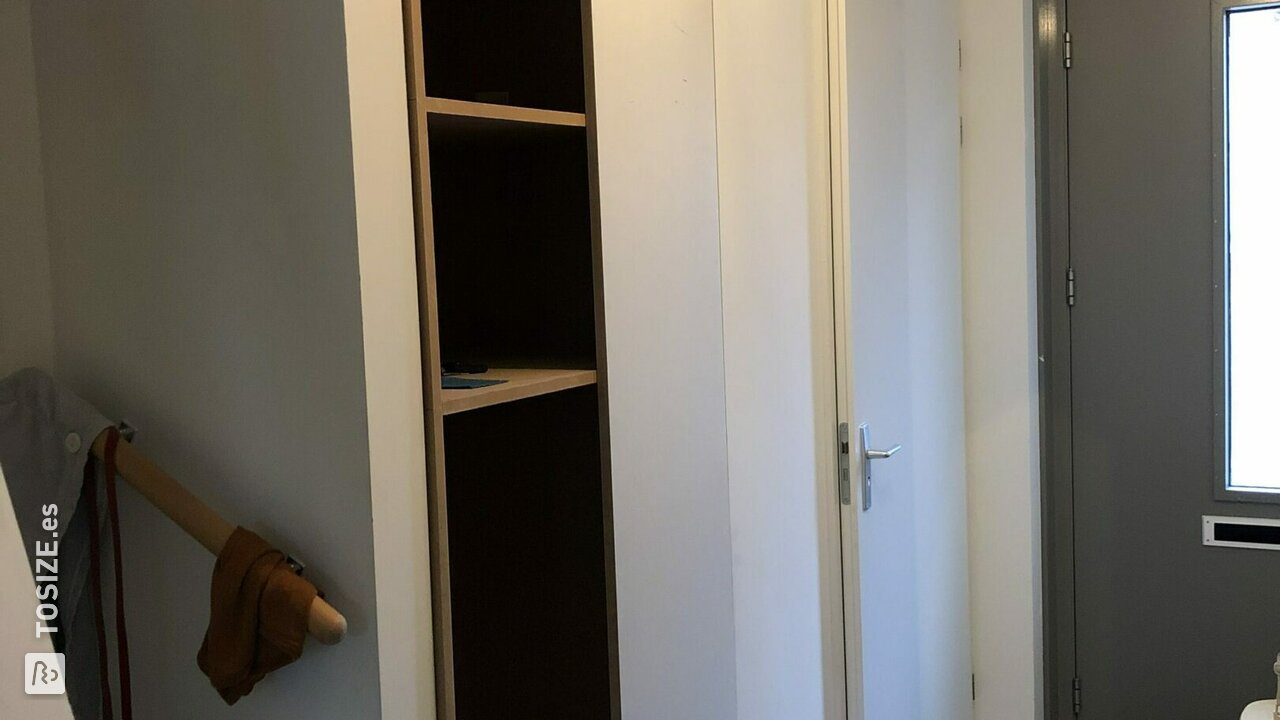 Armario de pasillo para contadores en MDF con ruedas, por Gilles