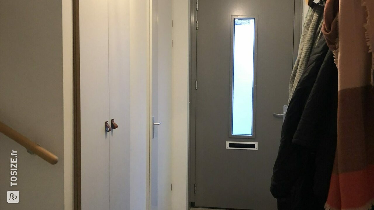 Armoire de couloir pour armoire à mètre en MDF sur roulettes, par Gilles