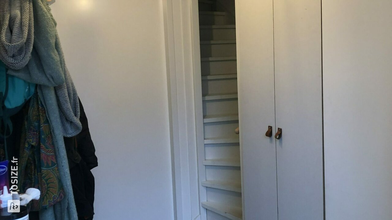 Armoire de couloir pour armoire à mètre en MDF sur roulettes, par Gilles