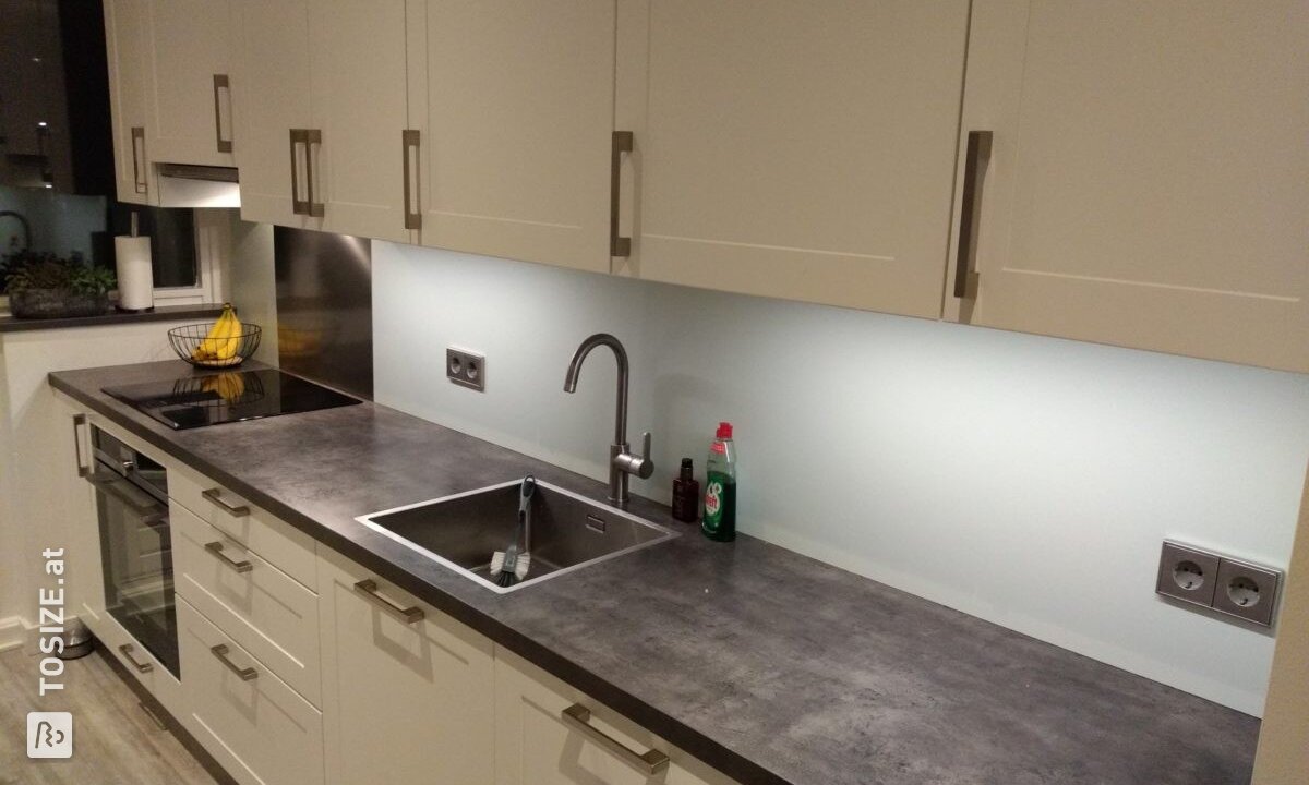 Neue schlichte DIY Küchenrückwand von Marco