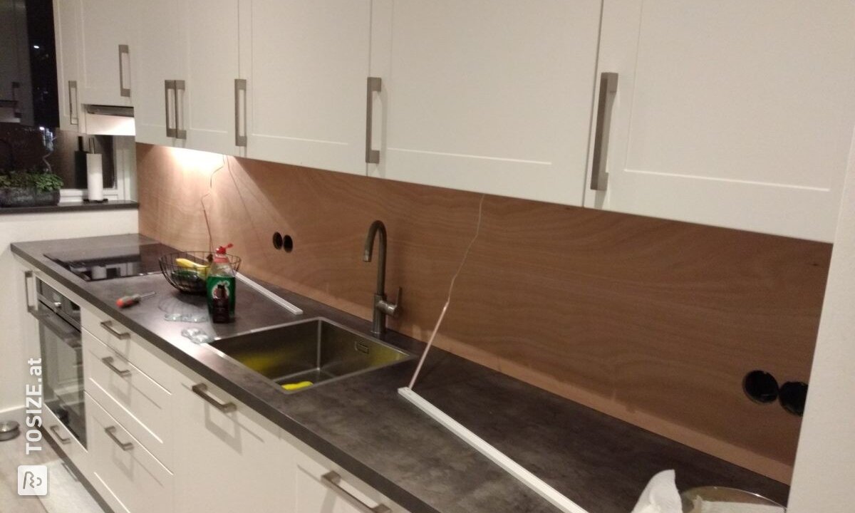 Neue schlichte DIY Küchenrückwand von Marco