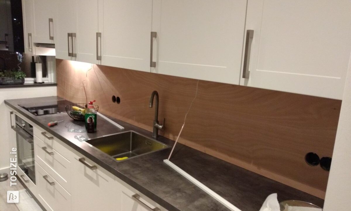 New plain DIY kitchen splashback by Marco