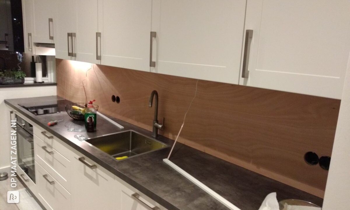 Nieuwe effen DIY achterwand voor in de keuken, door Marco