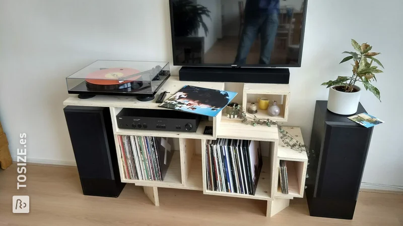 Record player and TV cabinet with a unique layout, by Thomas