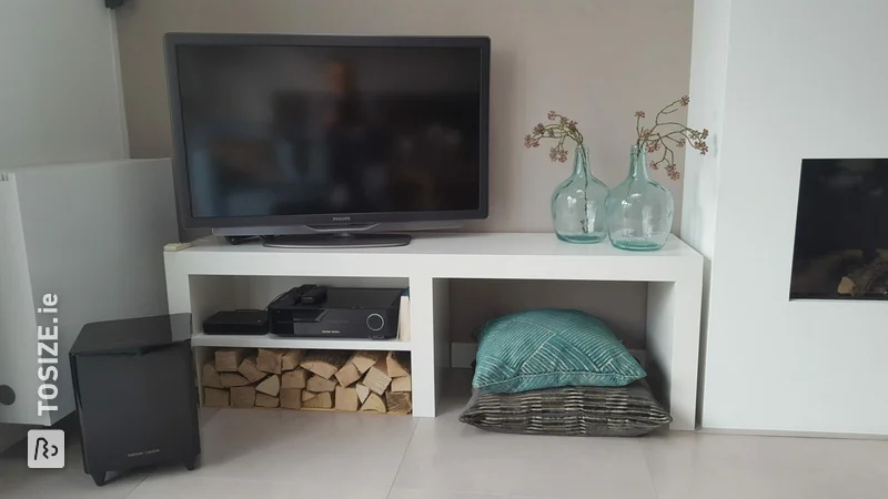 Sleek custom TV furniture, by Lejan
