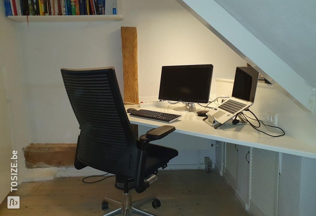 Hoekbureau in driehoek vorm van MDF Blank, door Arnoud
