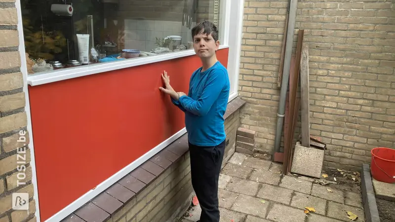 Façade panel replaced with waterproof okoumé plywood, by Jurjen