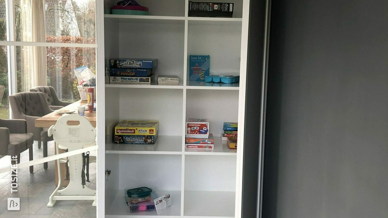 Armadio autocostruito per la stanza dei giochi, di Sandra