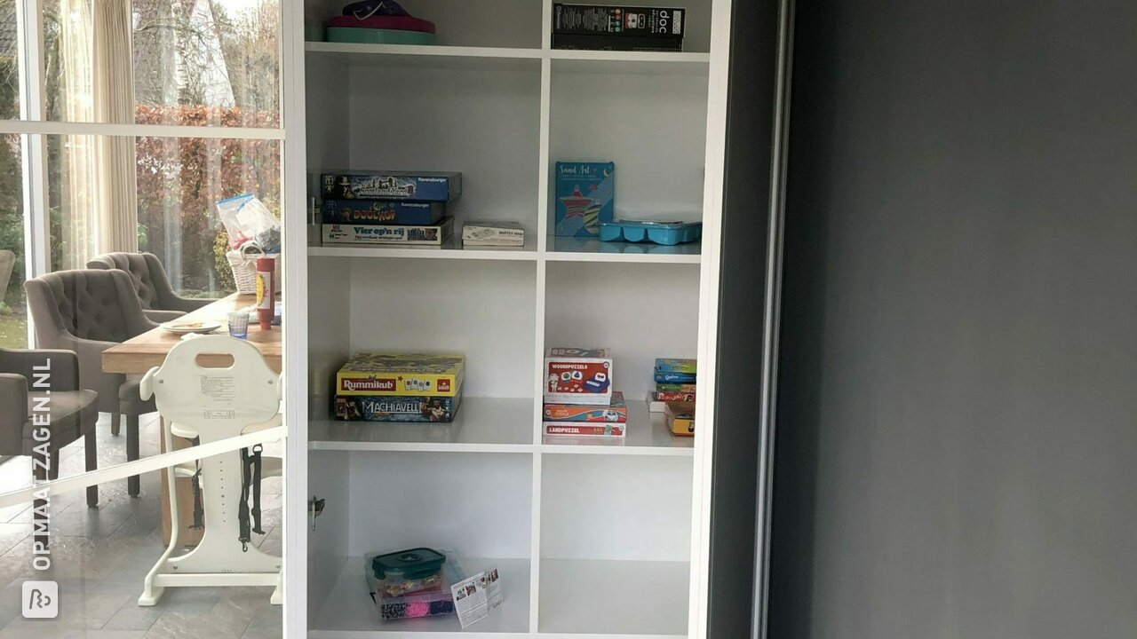 Zelf gemaakte kast voor in de speelkamer, door Sandra