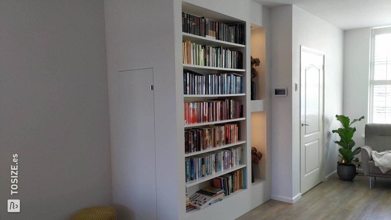 Escalera / Librería hecha a medida de MDF, por Harry