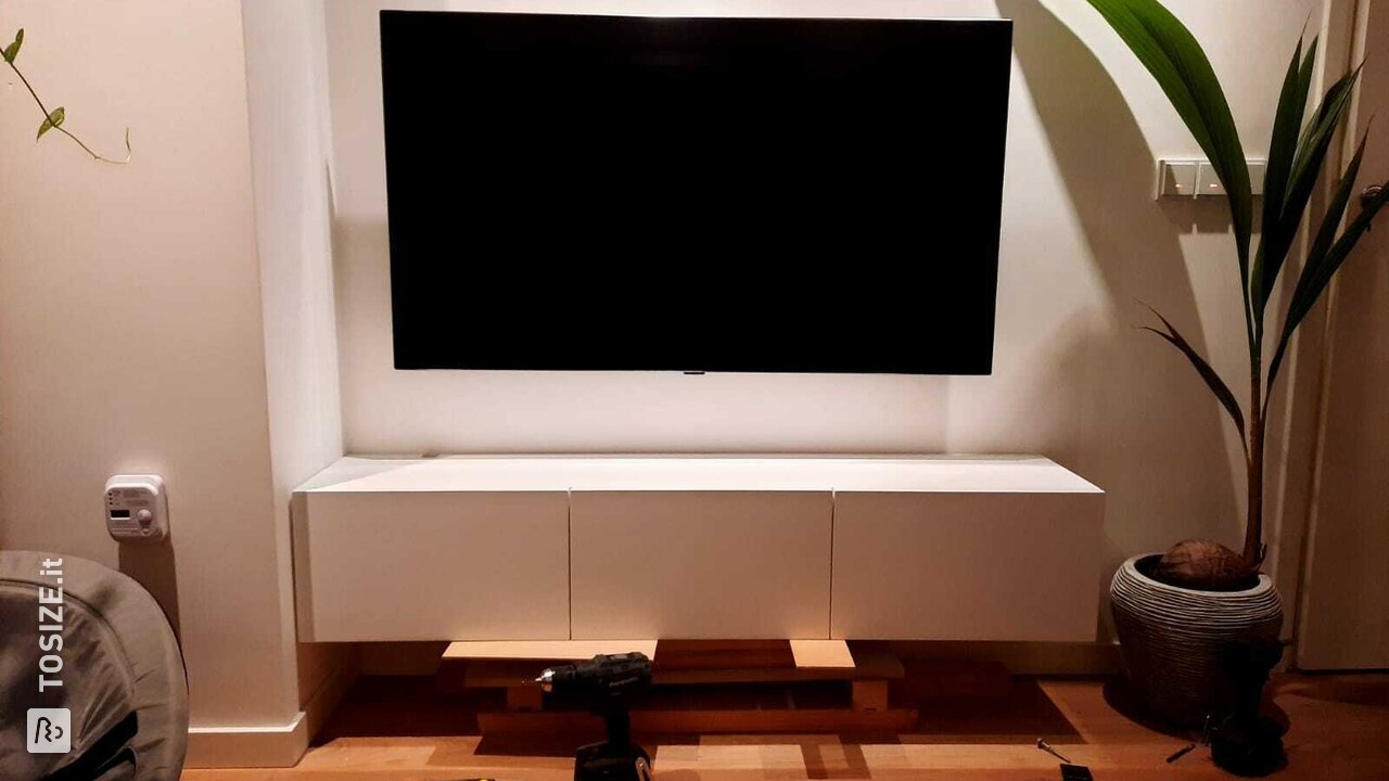 Semplicemente modella il tuo mobile TV con rovere massello, di Erik