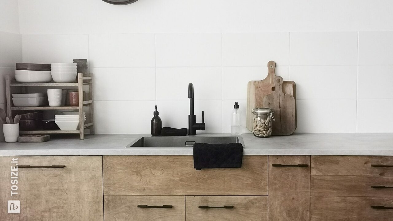 Ristrutturazione cucina con base in multistrato di betulla, di Kars