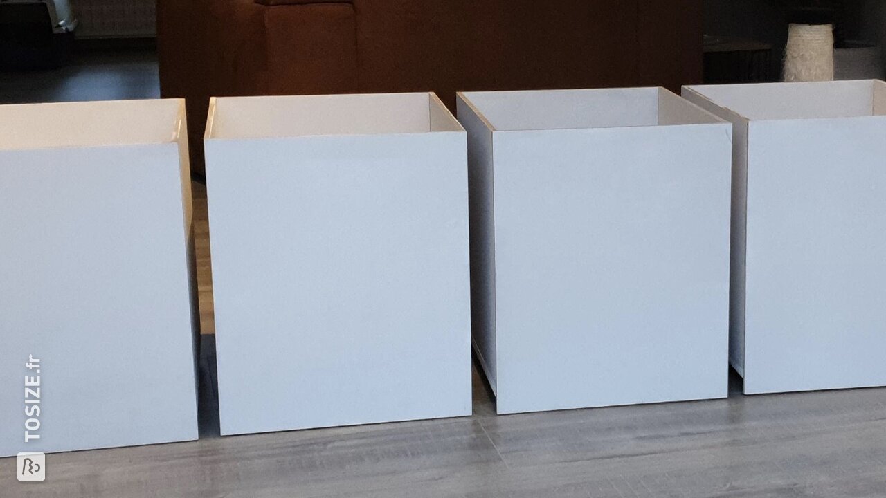 Armoire de rangement en MDF avec roues mobiles, par Bram