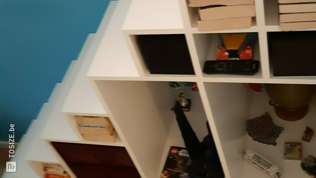 DIY trapkast met opbergbakken, door Rutger
