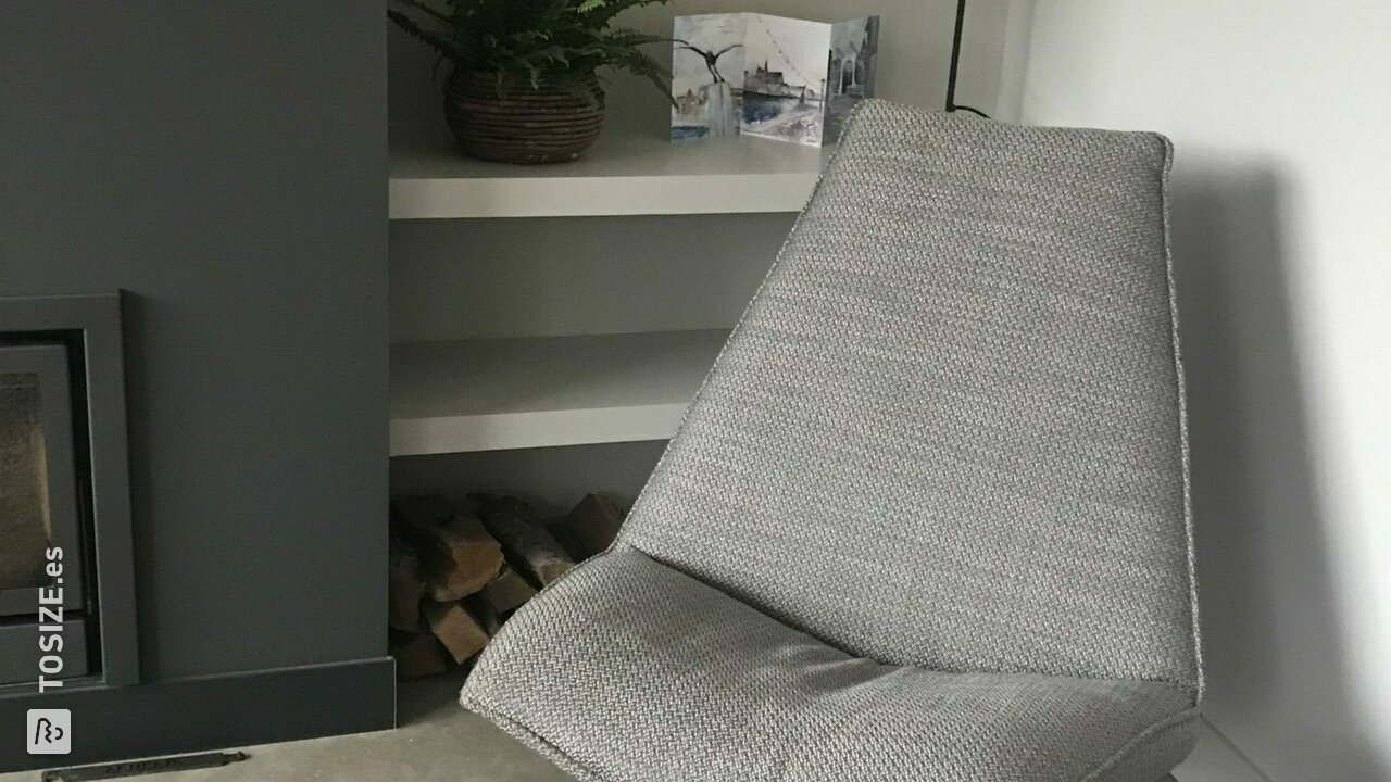 Estantes huecos hechos de MDF imprimado, por Erwin