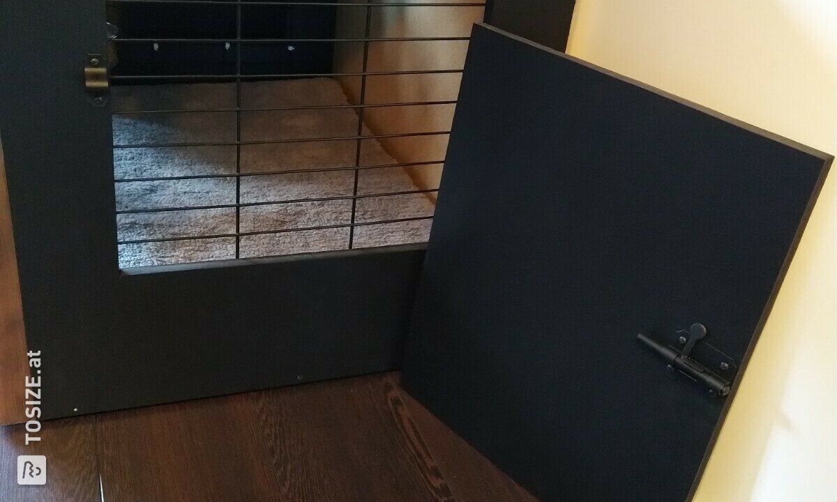 Bank für einen französischen Bullen MDF schwarz, von P.Kerks