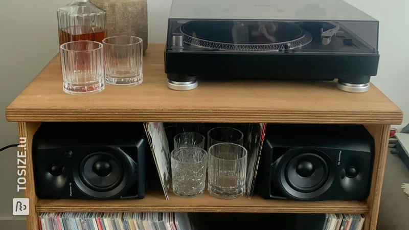 Cooler Vinylschrank von Multiplex, von Rutger und Emma