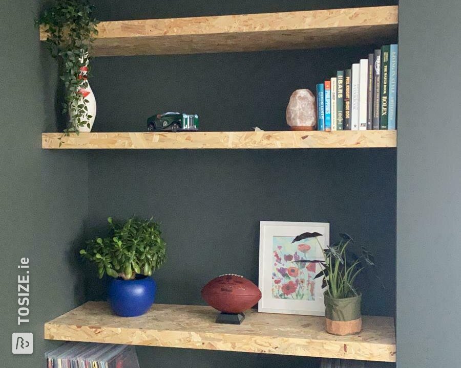 Built-in shelves made of robust OSB, by Wouter