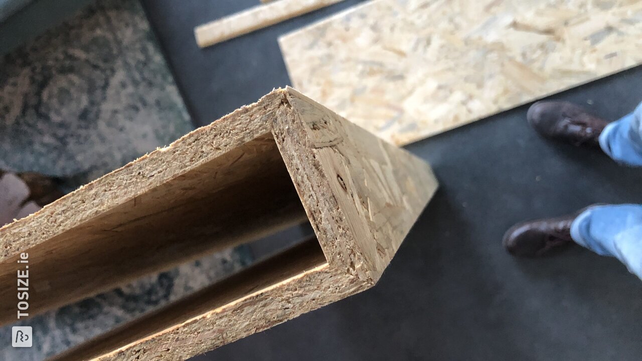 Built-in shelves made of robust OSB, by Wouter