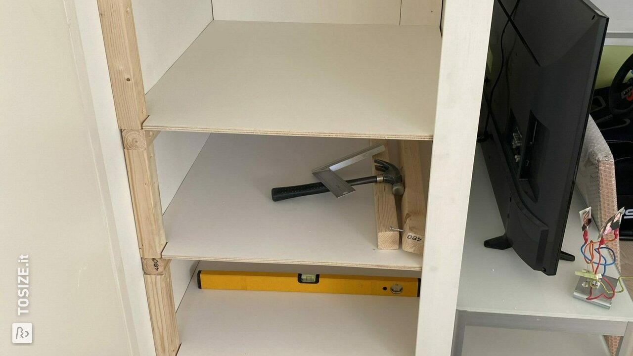 Creazione di spazio di archiviazione in una nicchia con ripiani extra, di Jesse