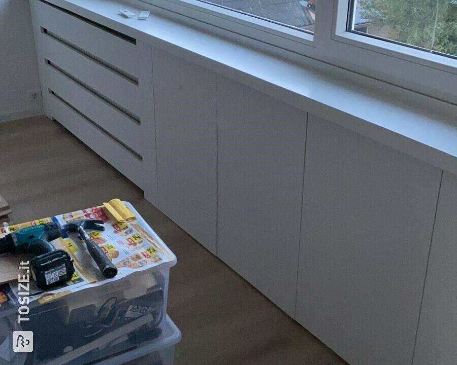 Conversione del radiatore + porte della paratia nella soffitta di MDF, realizzato da Erik