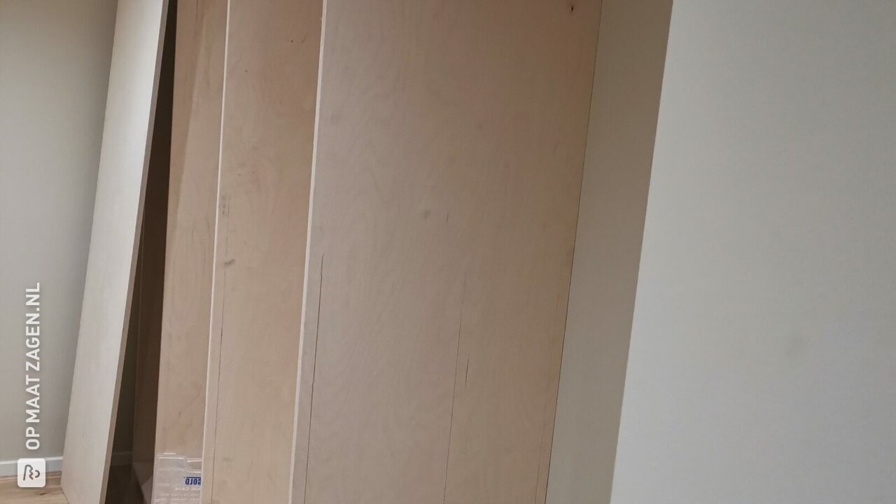 Walk-in wardrobe, by Alessandra