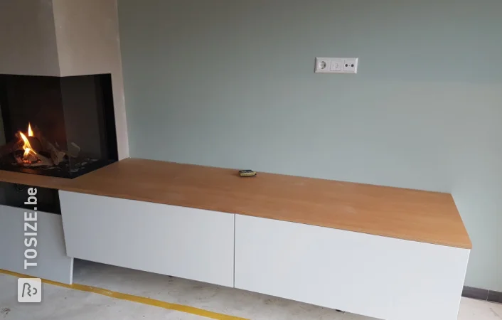 Amateur with professional TV cabinet, by Bas