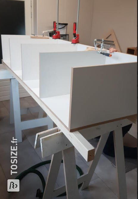 Amateur avec meuble TV professionnel, par Bas
