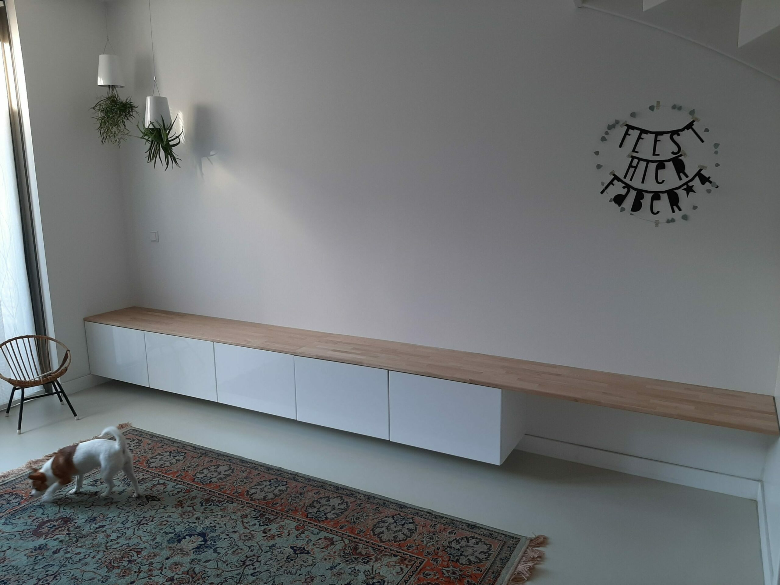 schildpad Bibliografie Misverstand Ikea hack: je TV meubel pimpen met eikenhout - OPMAATZAGEN.nl