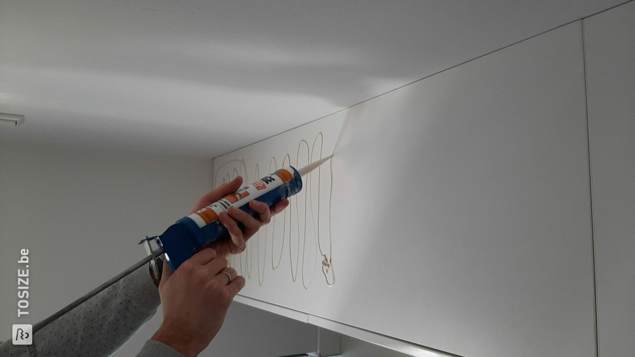 IKEA hack: update van ons besta dressoir met aansluitend bureau voor de kinderen, door Karel