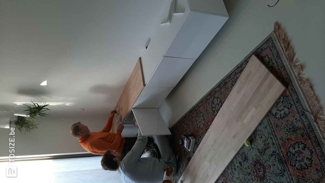 IKEA hack: update van ons besta dressoir met aansluitend bureau voor de kinderen, door Karel