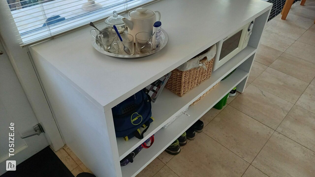 Kundenspezifischer Schuhschrank in der Küche, von Vanessa