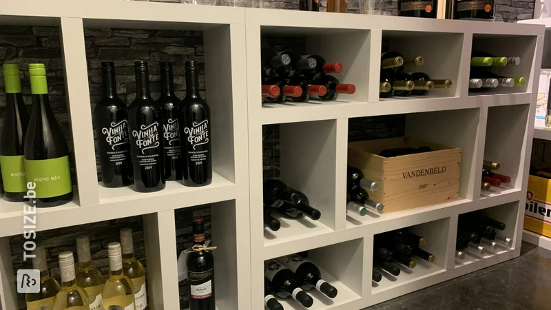 Cave à vin DIY, étagères ouvertes en MDF, par Harold