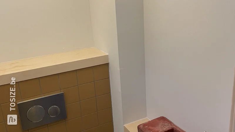 Toilette de finition avec contreplaqué de bouleau, par Joost