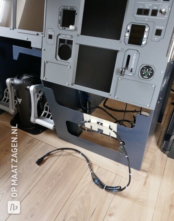 A32F Home Cockpit met zwart MDF, door Jens