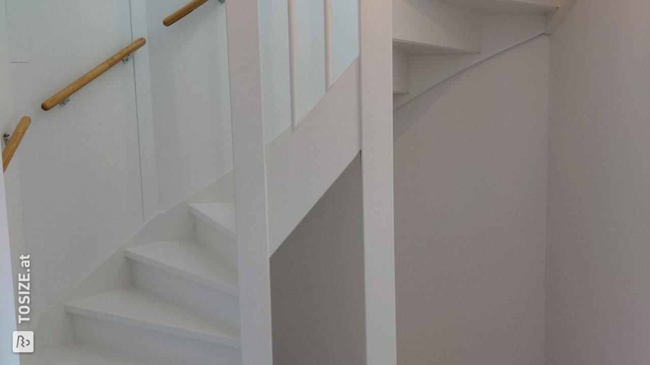 Treppe geschlossen mit grundiertem MDF, von Pascal