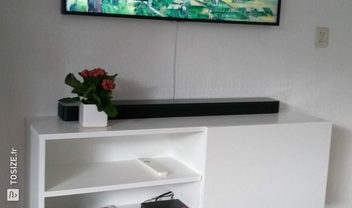 Meuble TV en bois de pin, par Jaap