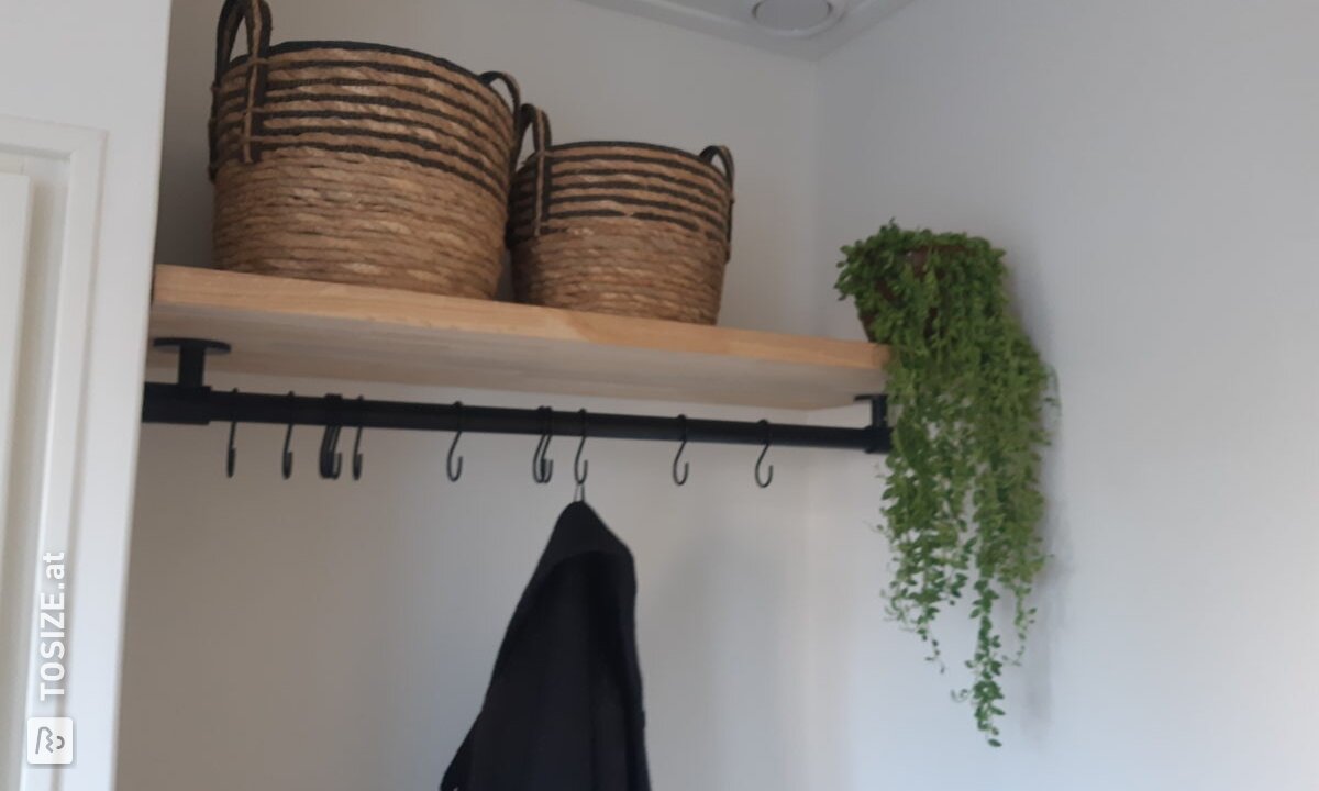 Schuhtruhe mit Garderobe