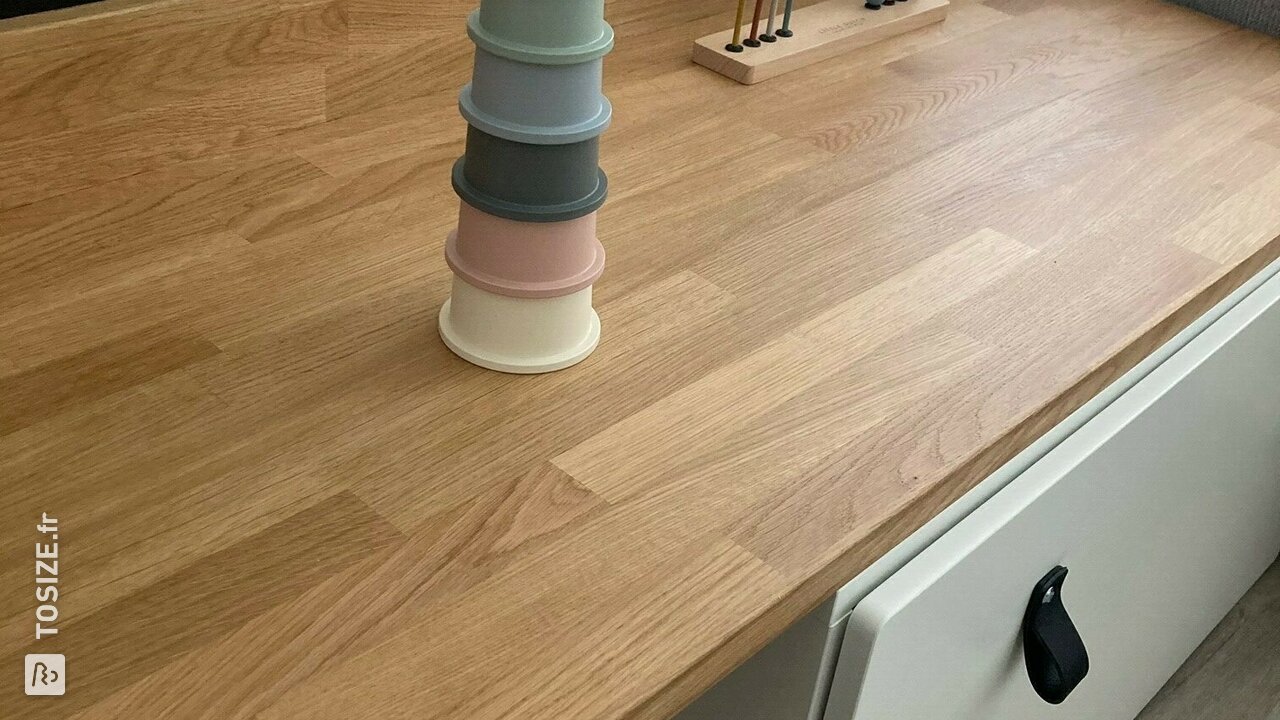 Coin de jeu Ikea Smastad hack avec chêne, par Nikki