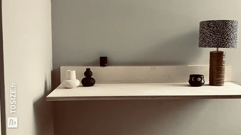 DIY Poste de travail minimaliste / bureau flottant, par Pam