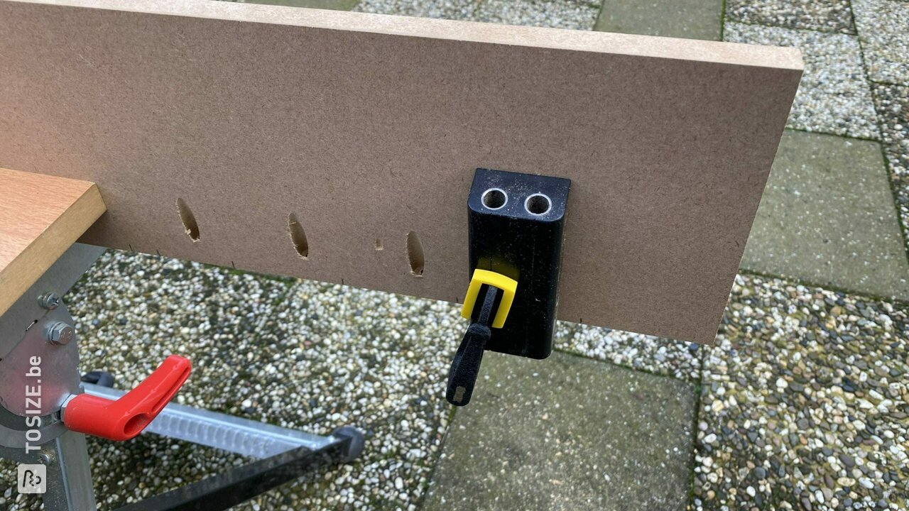 Van MDF een radiator ombouw gemaakt, door Henk