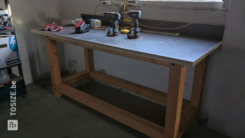 Strong workbench with concrete plex worktop, by Martijn